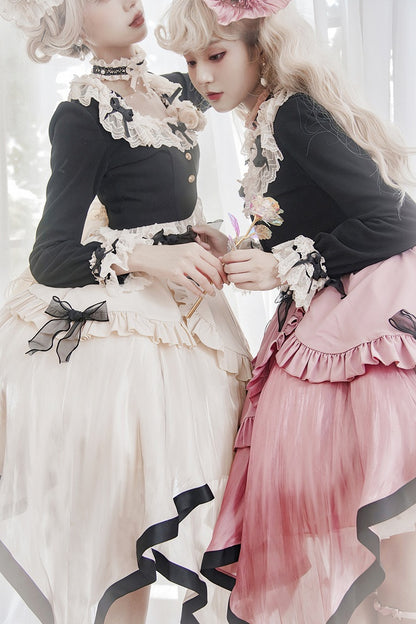 Schwarze, lange, gemütliche Strickjacke mit Schleifenärmeln und Spitzenbesatz, zarten Akzenten und