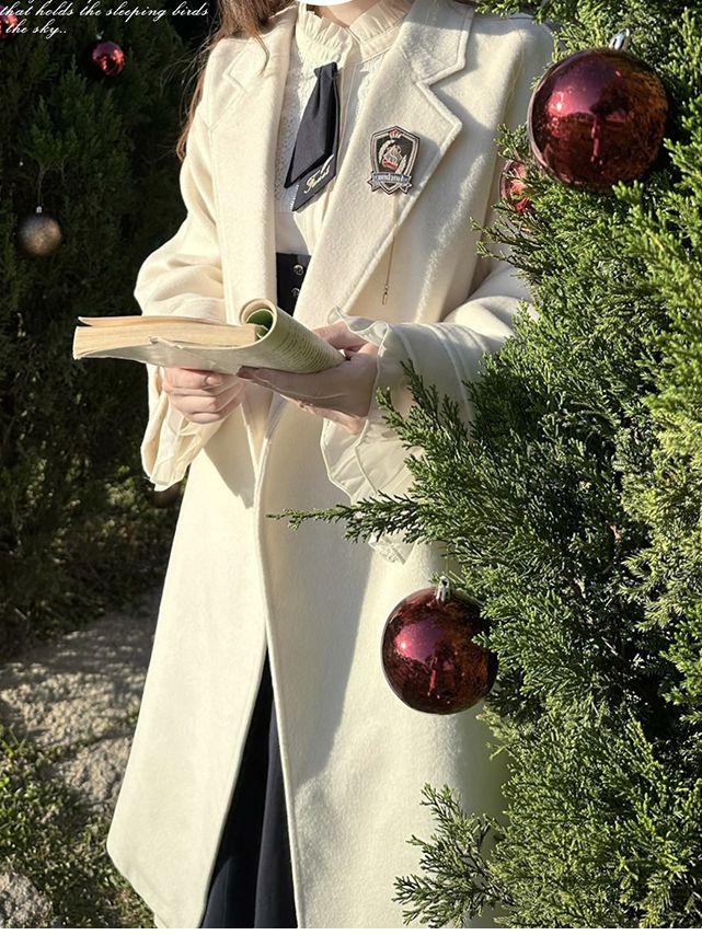 V-neck Pea White Coat