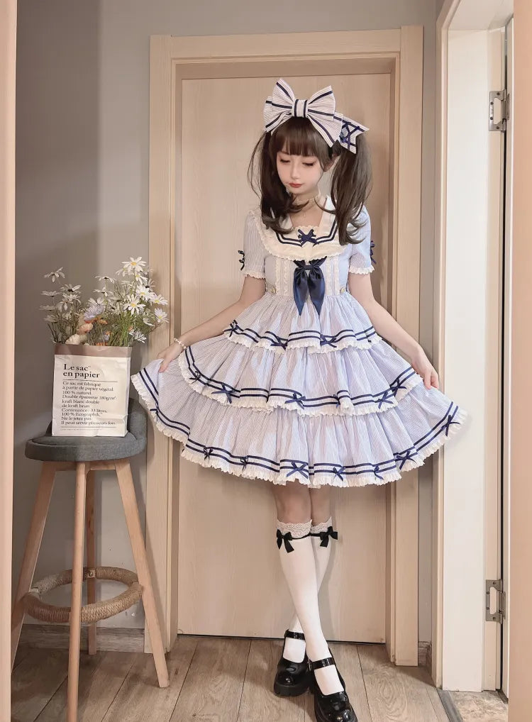 Gestreiftes blaues Sommerkleid mit abnehmbarem Ärmel-Lolita-Kragen, kurzes Matrosenkleid