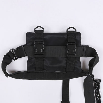 Schwarze Gürteltasche mit Kettendesign