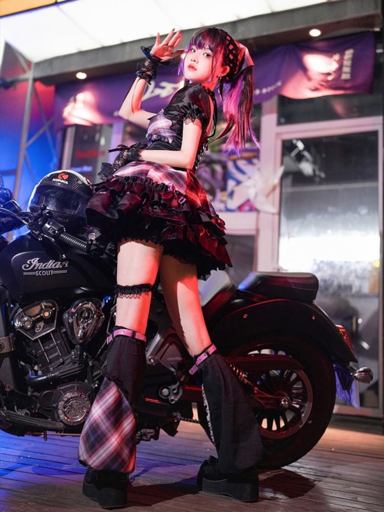 Lila kariertes einteiliges Idol-Kleid mit Neckholder und Schnürdetails