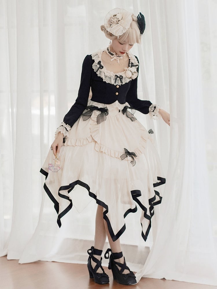 Schwarze, lange, gemütliche Strickjacke mit Schleifenärmeln und Spitzenbesatz, zarten Akzenten und