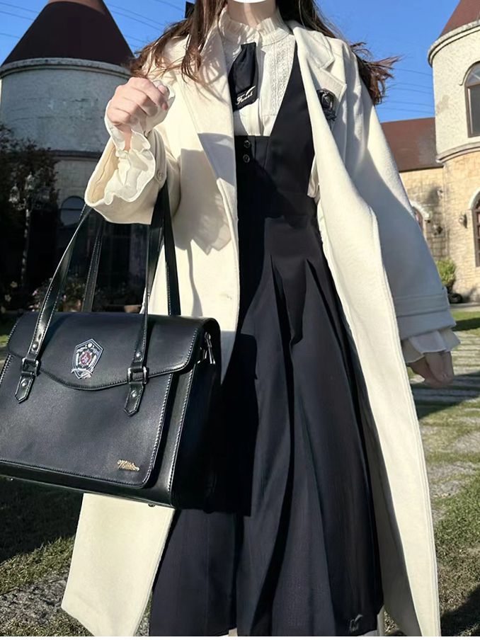 V-neck Pea White Coat