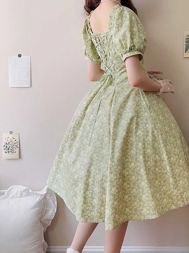 Kurzes, elegantes, klassisches Lolita-Kleid mit Blumenmuster und grünen Ärmeln, OP