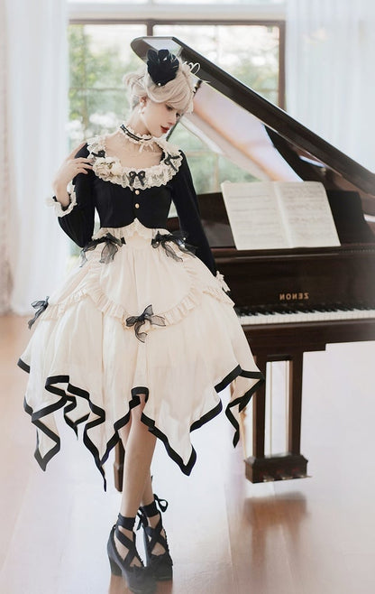 Schwarze, lange, gemütliche Strickjacke mit Schleifenärmeln und Spitzenbesatz, zarten Akzenten und