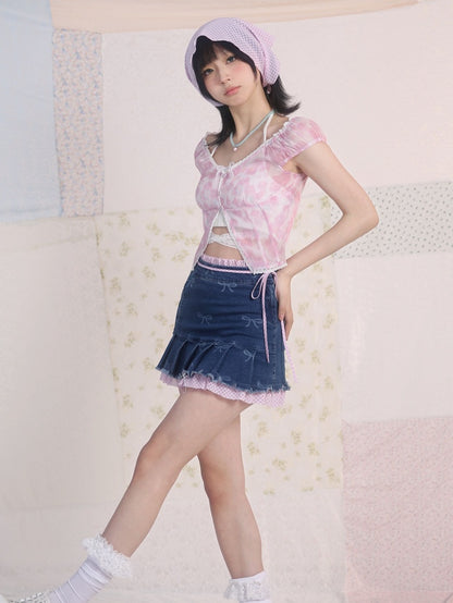 Rosafarbenes Top mit V-Ausschnitt und floralem Spitzenbesatz