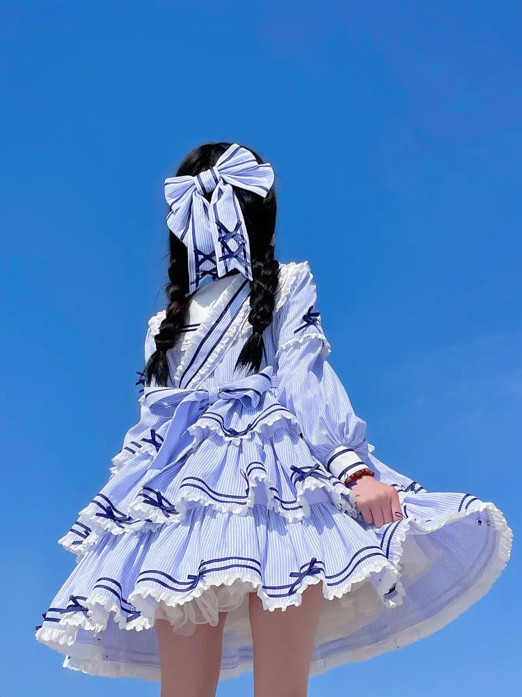Gestreiftes blaues Sommerkleid mit abnehmbarem Ärmel-Lolita-Kragen, kurzes Matrosenkleid