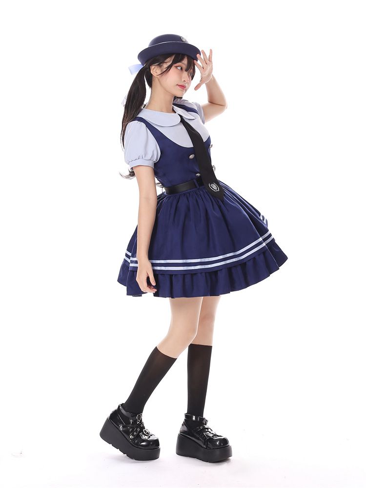 後ろにリボンが付いたネイビーブルーの帽子