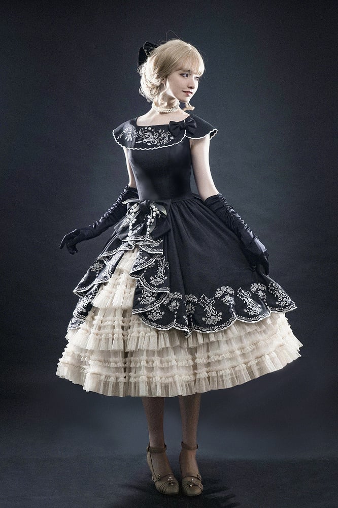 Dress Black Lily with Elegant of Valley Classic Embroidery Beige the Lolita
