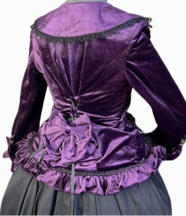 Dunkle Vintage-Jacke aus Samt mit Schnürung und Rüschenbesatz