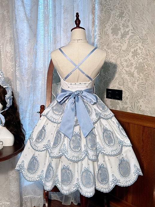 Gewellter blauer Rock Lolita-Rand Weiße rückenfreie Tulpe und Kleid Stufenstickerei Elegant