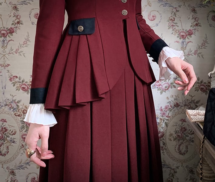 プラスサイズ対応 - ワインレッドのプリーツディテールブレザースカートセット