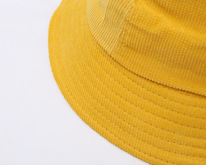 黄色のコーデュロイ帽子