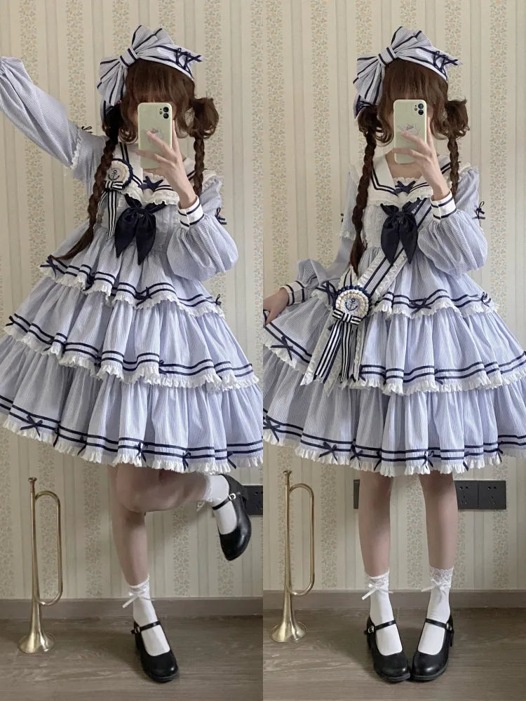 Gestreiftes blaues Sommerkleid mit abnehmbarem Ärmel-Lolita-Kragen, kurzes Matrosenkleid