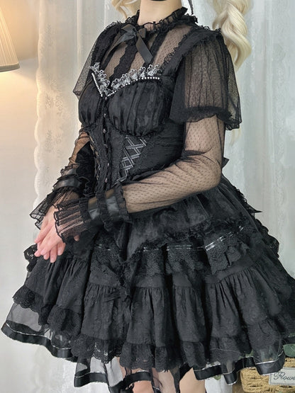 ブラックのフリルネックライン、ジュリエットスリーブ、シアーブラウス