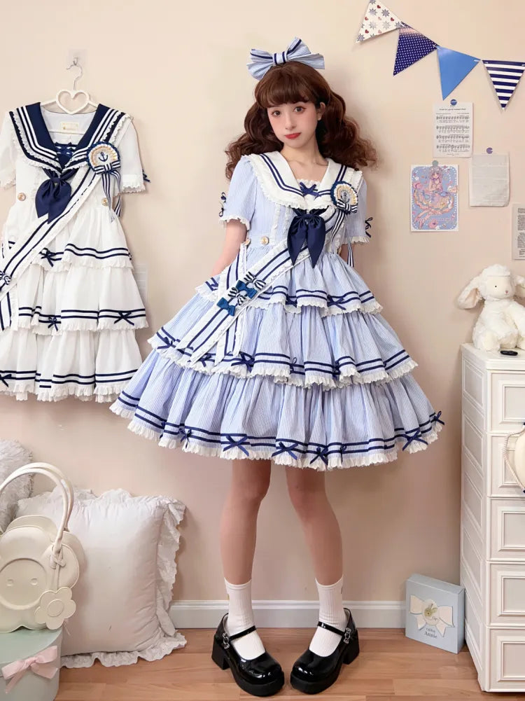 Gestreiftes blaues Sommerkleid mit abnehmbarem Ärmel-Lolita-Kragen, kurzes Matrosenkleid