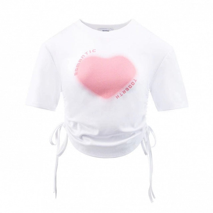 T-Shirt mit seitlichem Kordelzug und Herz-Print in Weiß