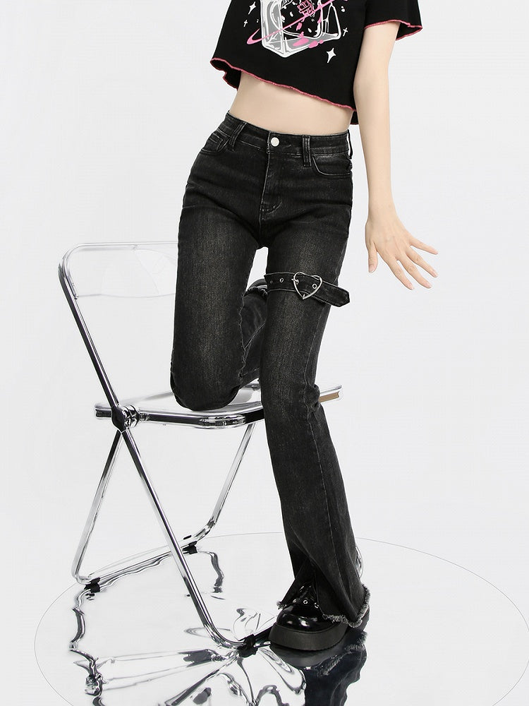 バックル太ももフレアジーンズ