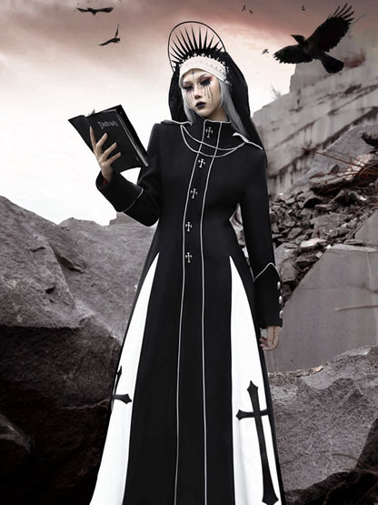 黒と白のハイネックゴシックウールコート