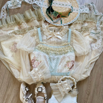 ベージュのフリルネックライン、ジュリエットスリーブ、シースルーブラウス