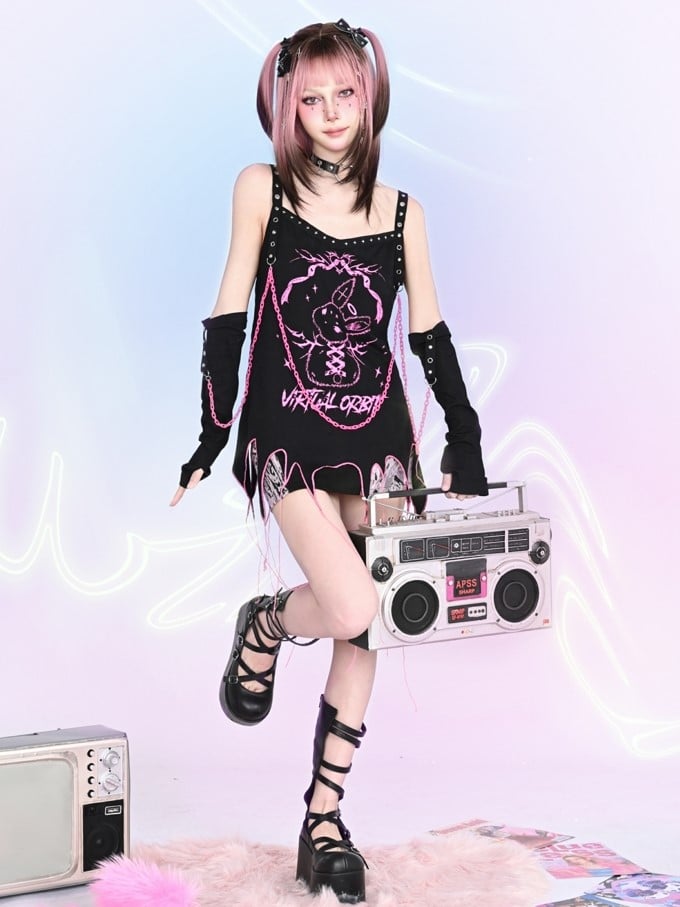 Punk T-Shirt mit abgetrennten Ärmeln und Ketten