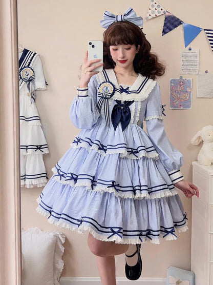 Gestreiftes blaues Sommerkleid mit abnehmbarem Ärmel-Lolita-Kragen, kurzes Matrosenkleid