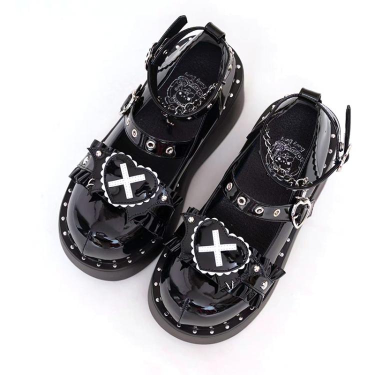 Sweetheart Sanctuary – Schwarze Lolita-Plateaus mit herzförmigen Schnallenriemen